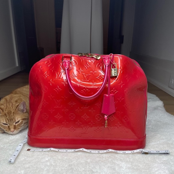 Louis Vuitton Handbags - VGUC-Authentic Monogram Rose Pop Vernis Louis Vuitton Alma GM